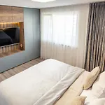 Urban Plaza Mountain View Luxury Retreat Daire Braşov