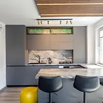 Urban Plaza Mountain View Luxury Retreat