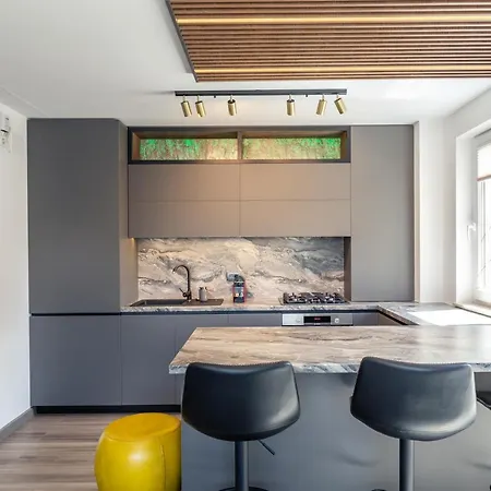 Urban Plaza Mountain View Luxury Retreat