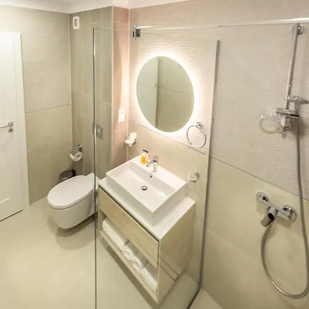 Urban Plaza Mountain View Luxury Retreat Апартаменты *