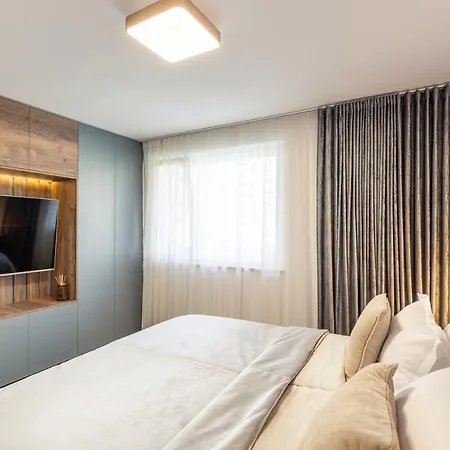 Urban Plaza Mountain View Luxury Retreat