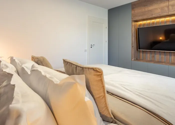 Urban Plaza Mountain View Luxury Retreat Apartment Brasov