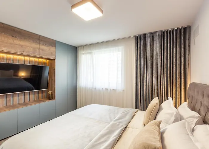 Urban Plaza Mountain View Luxury Retreat